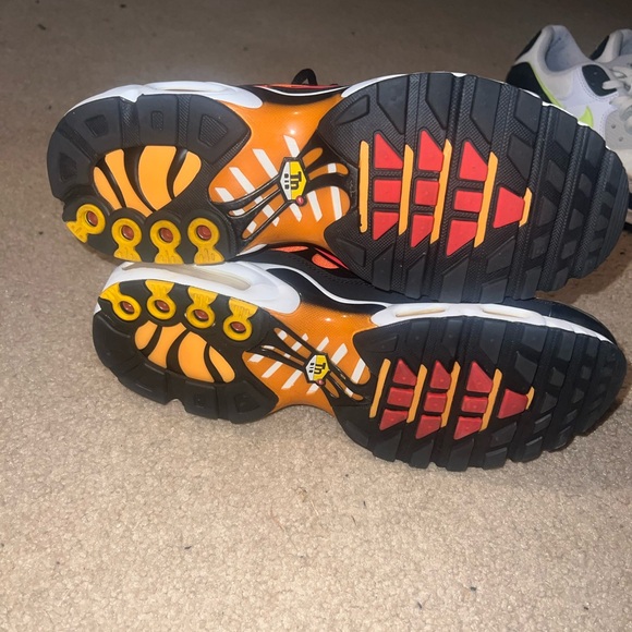 Nike Men's Yellow and Orange Gradient TN Air plus Max Sneakers sunset - Picture 5 of 8